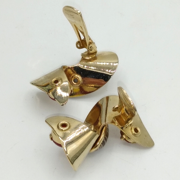 Vintage Gold Tone Twist Clip-On Earrings with Onyx, Carnelian, and Citrine Stone - Picture 8 of 11